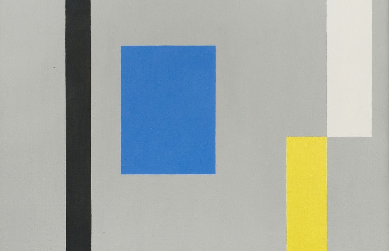 Abstrakt bilde med smale rektangler i gult, blått, hvitt og sort på grå bakgrunn